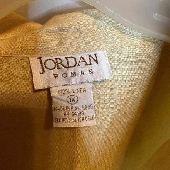 Jordan Woman pale yellow button up too long sleeve - Picture 2 of 8